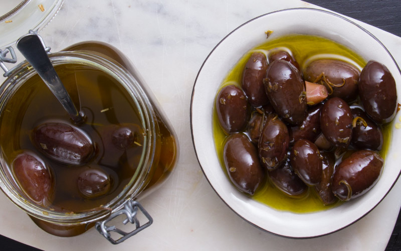 inlagda-farska-oliver-svarta-bred