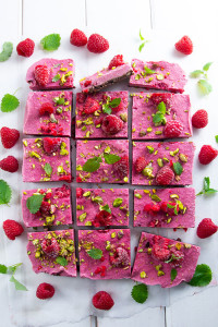 raw-food-brownies-m-hallonmousse